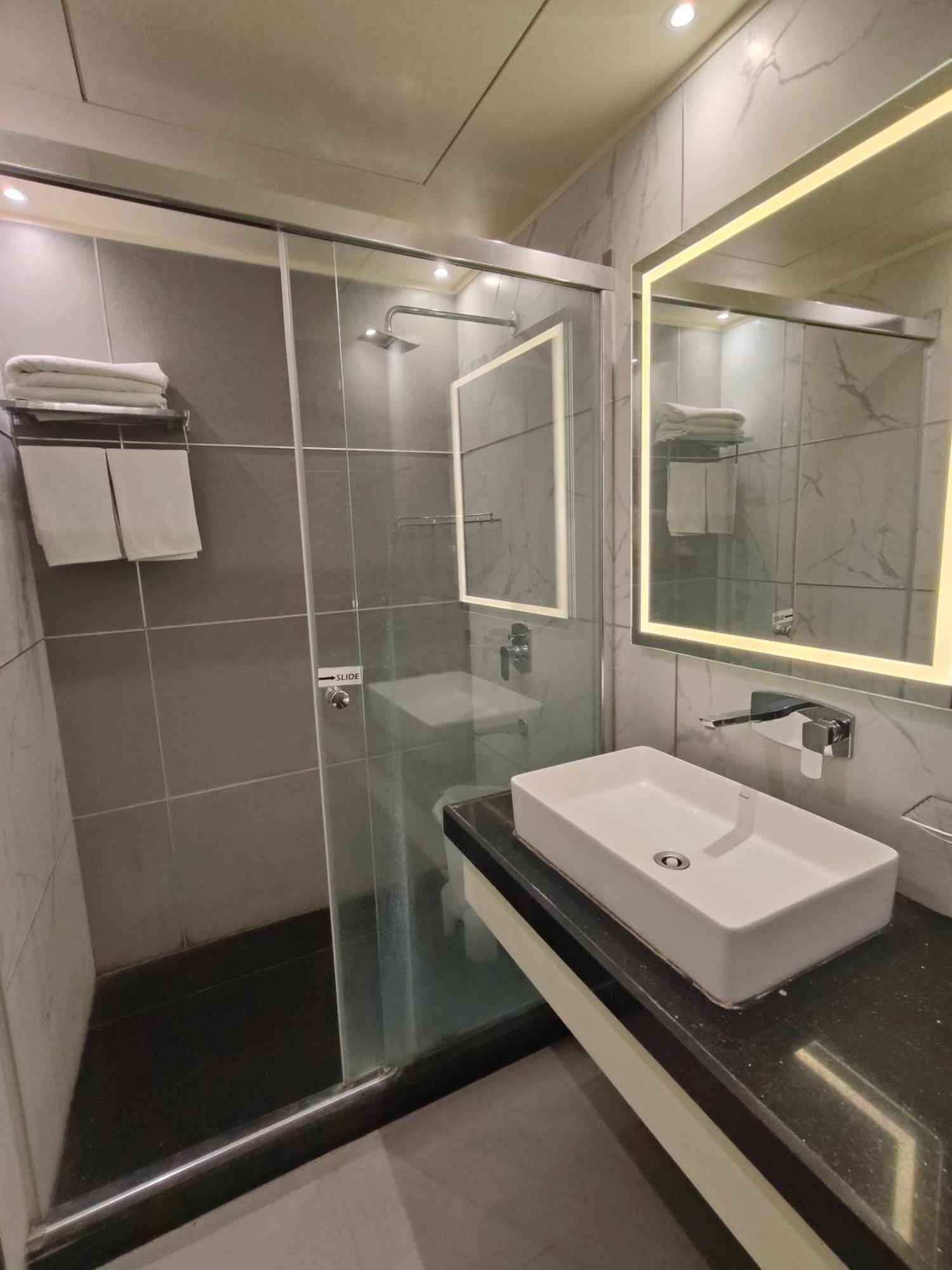 Hotel Royal Livin Βαρανάσι Εξωτερικό φωτογραφία