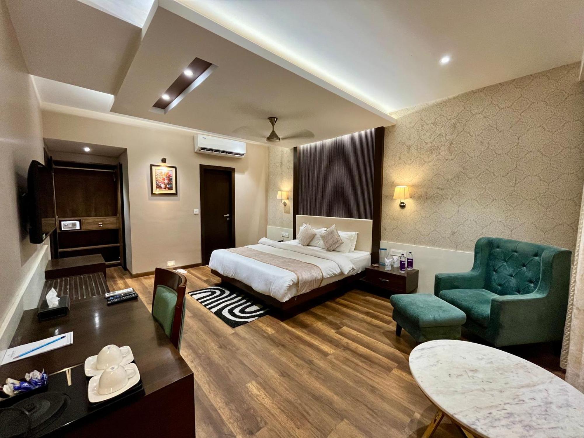 Hotel Royal Livin Βαρανάσι Εξωτερικό φωτογραφία