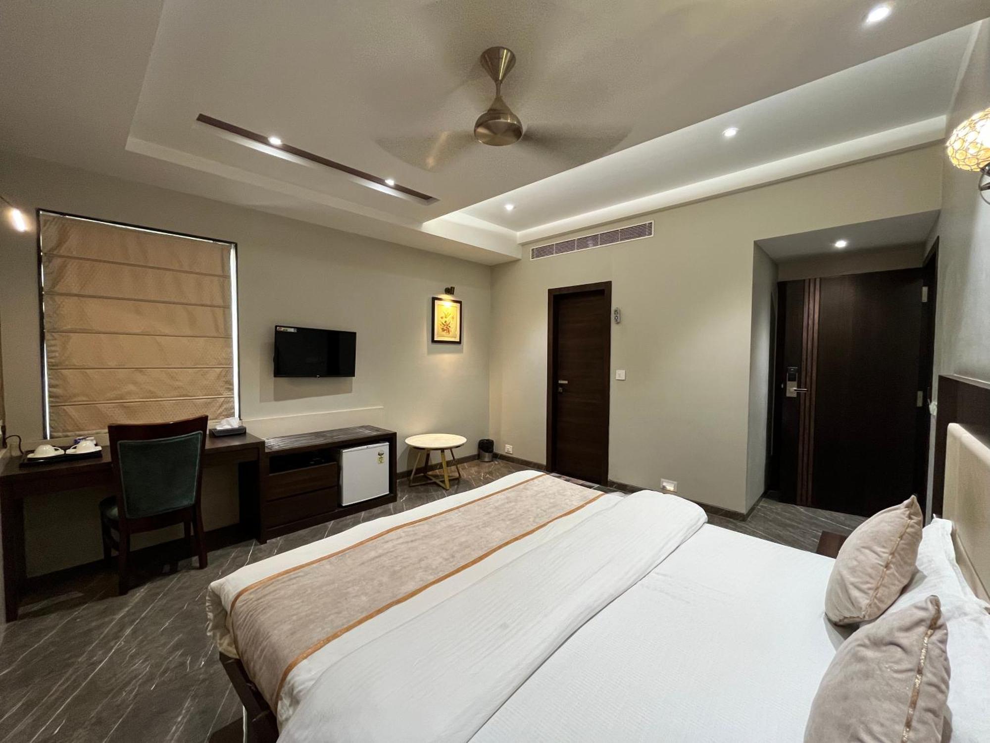 Hotel Royal Livin Βαρανάσι Εξωτερικό φωτογραφία