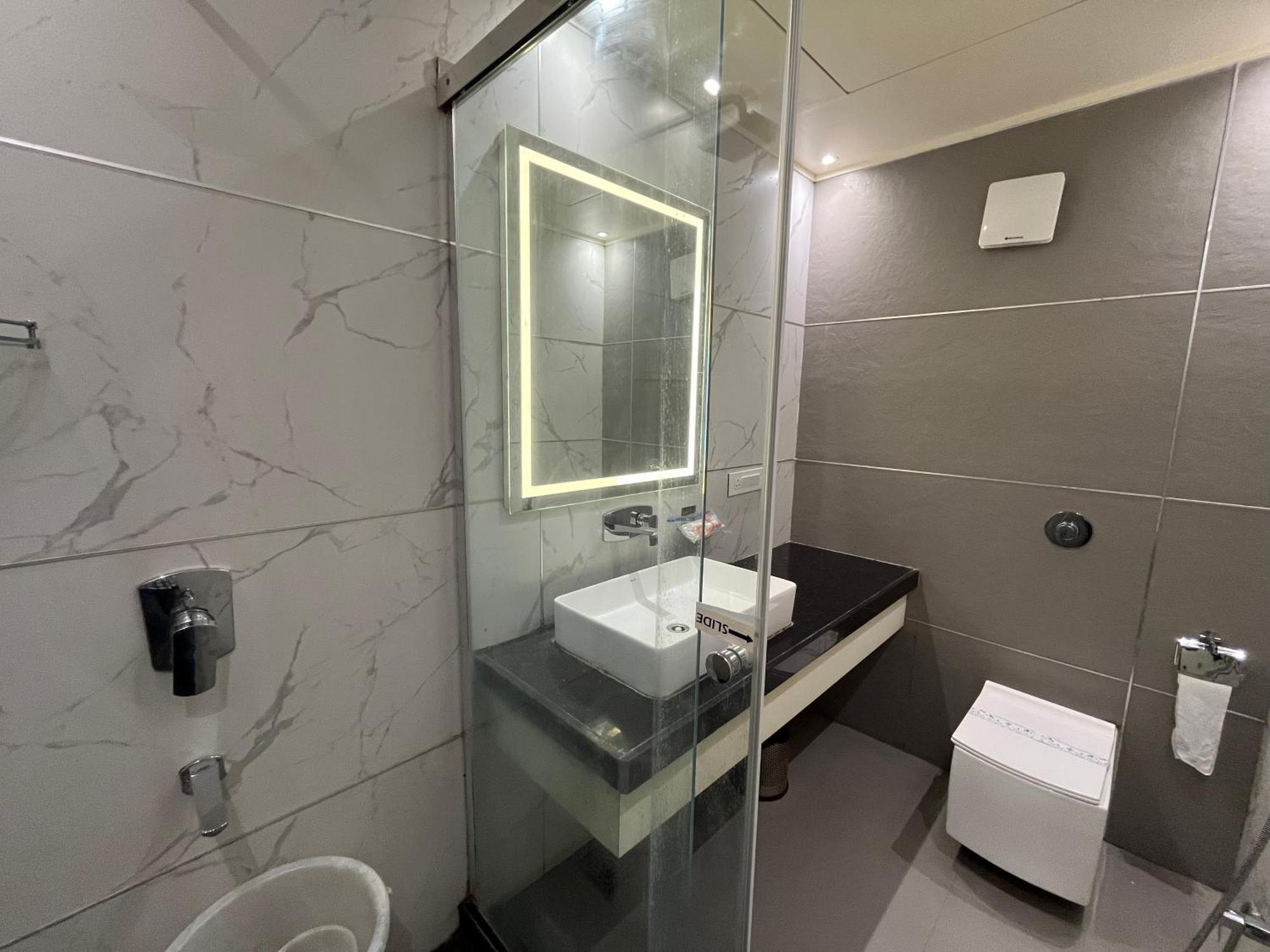 Hotel Royal Livin Βαρανάσι Εξωτερικό φωτογραφία